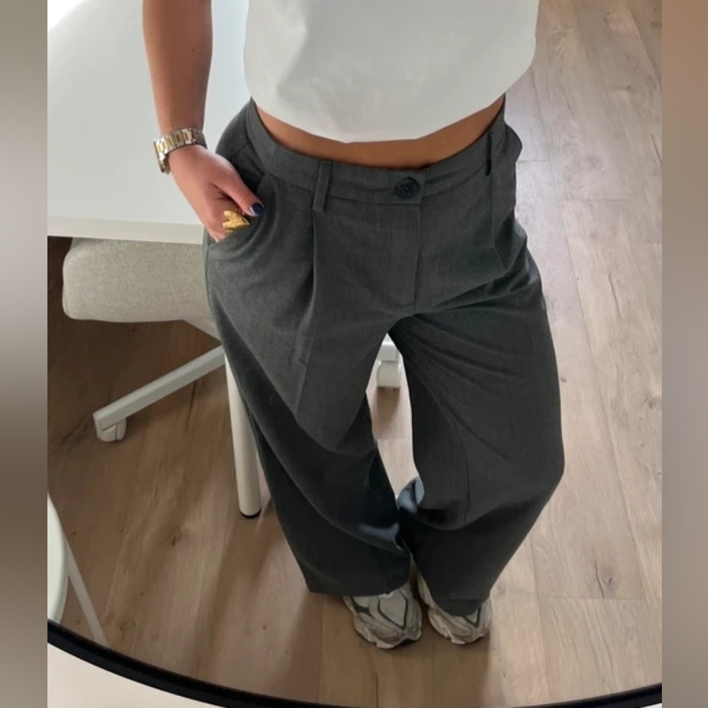 Lady's gray casual pants